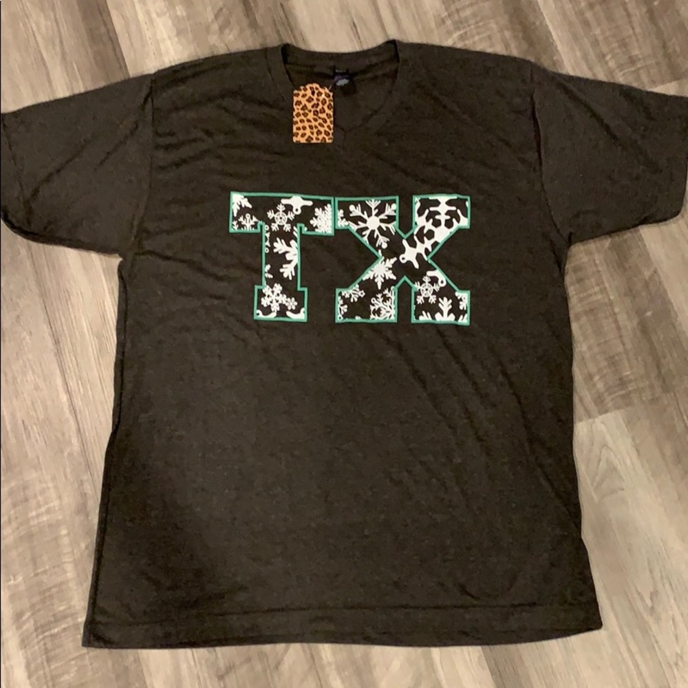 NWT! “TX” with snow flakes inside T-SHIRT!